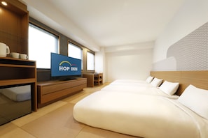 Down duvets, desk, laptop workspace, blackout curtains - Hop Inn Kyoto Shijo Omiya (Kyoto)