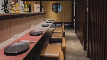 Frokost serveres, japanske retter