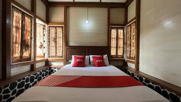 Deluxe Double Room | Desk, free WiFi, bed sheets