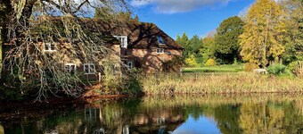 Kentish Oast, Cottage and Barn in stunning private grounds with swimming pool