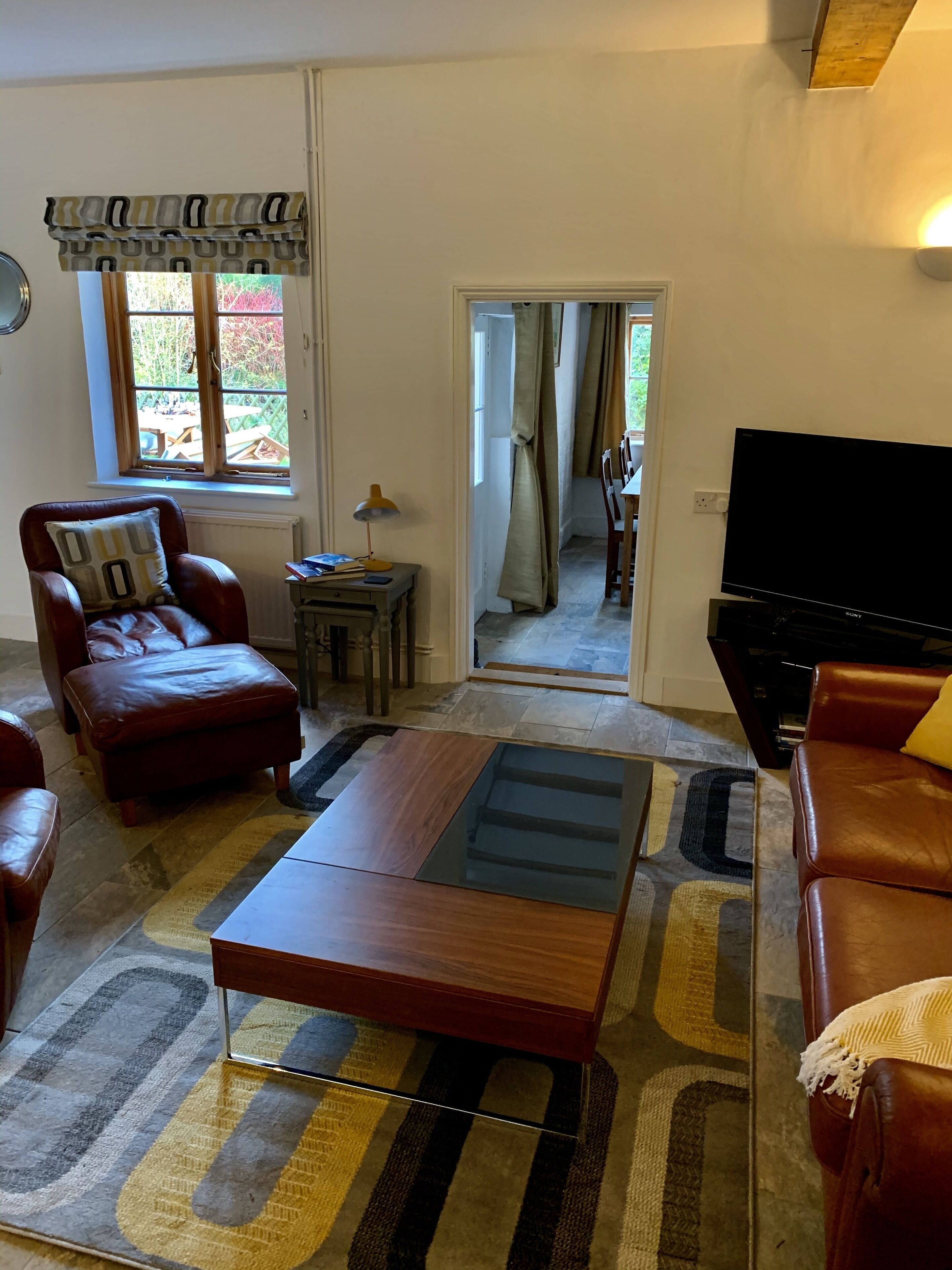 智能电视、电子游戏、DVD 播放器、乒乓球