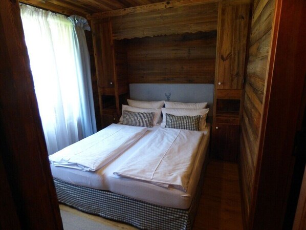 2 室のベッドルーム、セーフティボックス (室内)、WiFi、ベッドシーツ