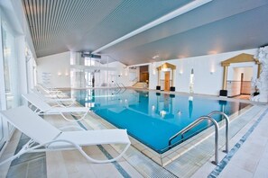 Piscina coperta, una piscina riscaldata