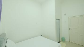 Standard Double Room | Free WiFi, bed sheets