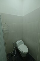 标准双人房 | 浴室 | 淋浴设施、毛巾、肥皂