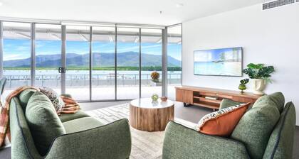 11 Harbour Lights- Luxury Waterfront 3BR Apartment | Ocean Views | Pool + Sauna