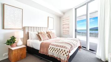 3 slaapkamers, een strijkplank/strijkijzer, reisbedje, gratis wifi