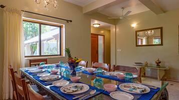 Room, 4 Bedrooms, Terrace | Dining room