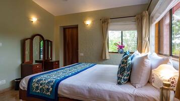 Room, 4 Bedrooms, Terrace | Desk, iron/ironing board