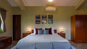 Room, 4 Bedrooms, Terrace | Desk, iron/ironing board