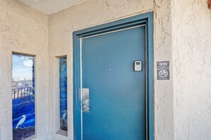 Interior - Coastal condo with ocean views & balcony (North Myrtle Beach)