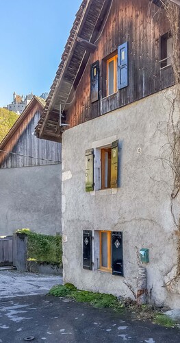 Les Moulins - Village House