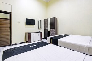 Laptop workspace, free WiFi, bed sheets
