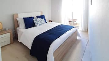 2 bedrooms, iron/ironing board, internet, bed sheets