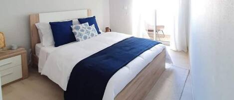 2 chambres, fer et planche à repasser, accès Internet, draps fournis
