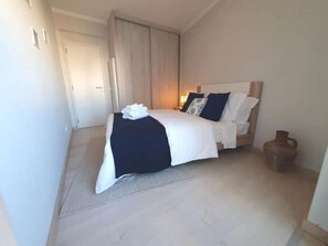 2 bedrooms, iron/ironing board, Internet, bed sheets