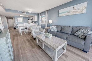 Smart TV, offices - Newly Added King Suite 3BR,Direct Oceanfront Views (Myrtle Beach)