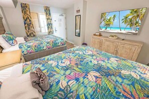 Tabla de planchar con plancha, wifi y ropa de cama 