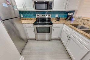 冰箱、微波炉、烤箱、炉灶