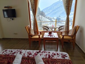 Luxury Double Room - Elegance Retreat Manali Luxury Stay (Manali)