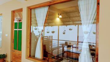 Chambre Double Deluxe | Vue depuis le balcon