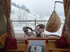 Premium Room | Living area - Elegance Retreat Manali Luxury Stay (Manali)