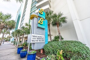Exterior detail - Newly Upgraded,Great View,Direct Sandy Beach 1BR! (Myrtle Beach)