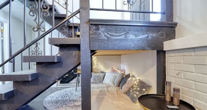 Cozy & Sleek 3 bd 3 b Sleeps 8