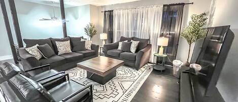 Televisión, chimenea, oficina