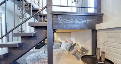 Cozy & Sleek 3 bd 3 b Sleeps 8