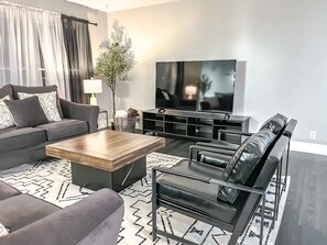 TV, fireplace, offices - Cozy & Sleek 3 bd 3 b Sleeps 8 (Omaha)