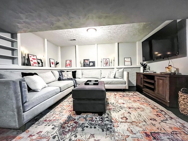 TV, fireplace, offices