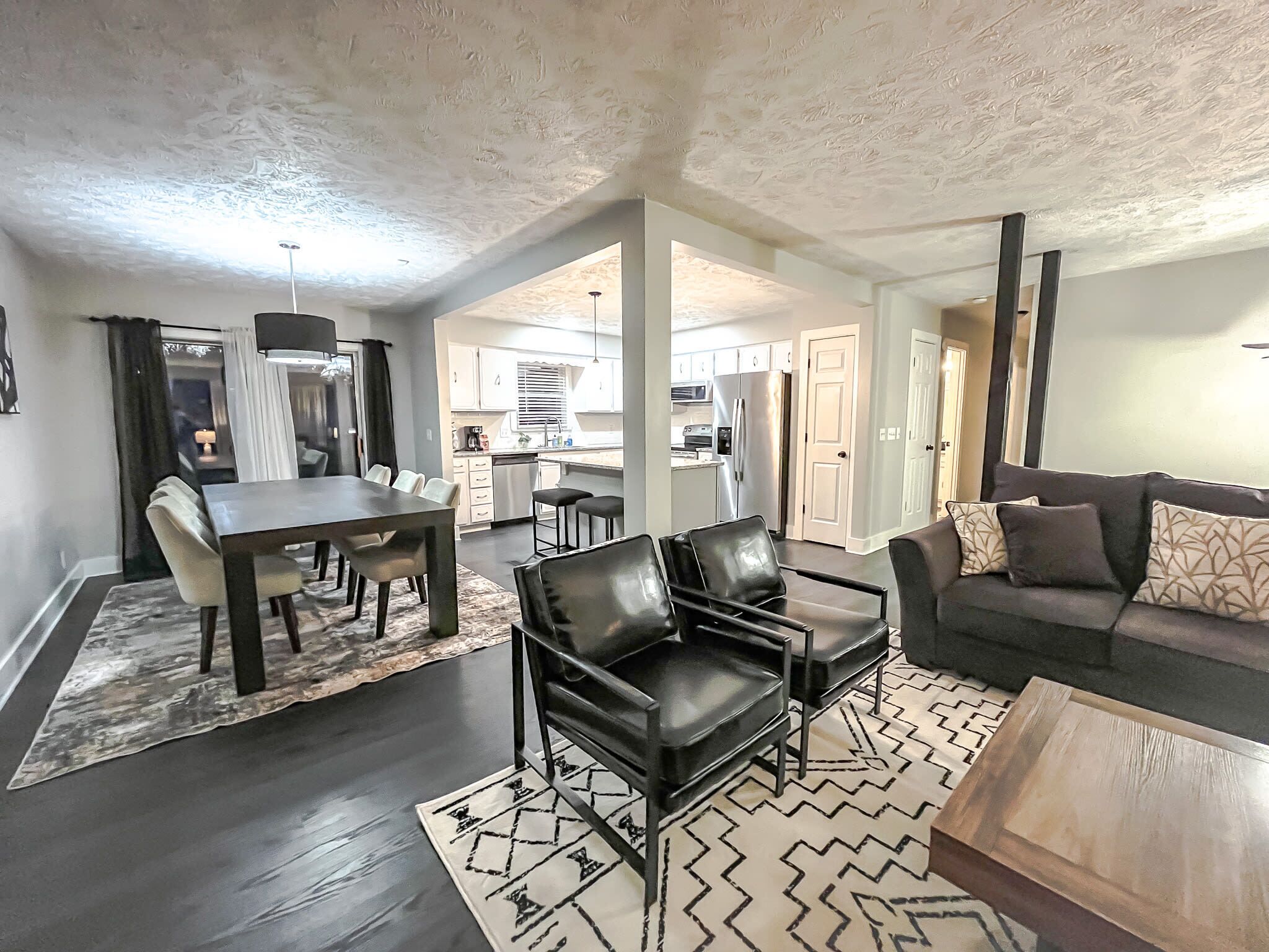 TV, peis og kontorer