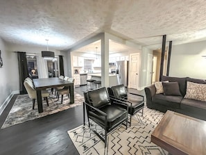 TV, peis og kontorer