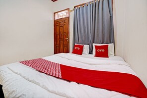 Deluxe Double Room | Laptop workspace, bed sheets - Hotel O Fj Guest House (Cileunyi)