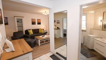 TV, ping pong, stereo