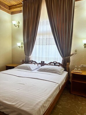 Individually decorated, desk, laptop workspace, iron/ironing board - Hotel Caravan Serail (Samarkand)