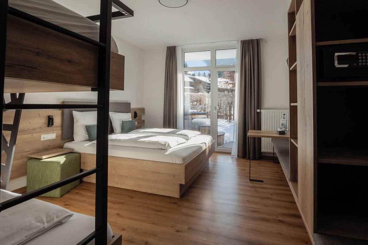 Comfort kamer, uitzicht op bergen | Hypoallergeen beddengoed, een kluis op de kamer, individueel gedecoreerd