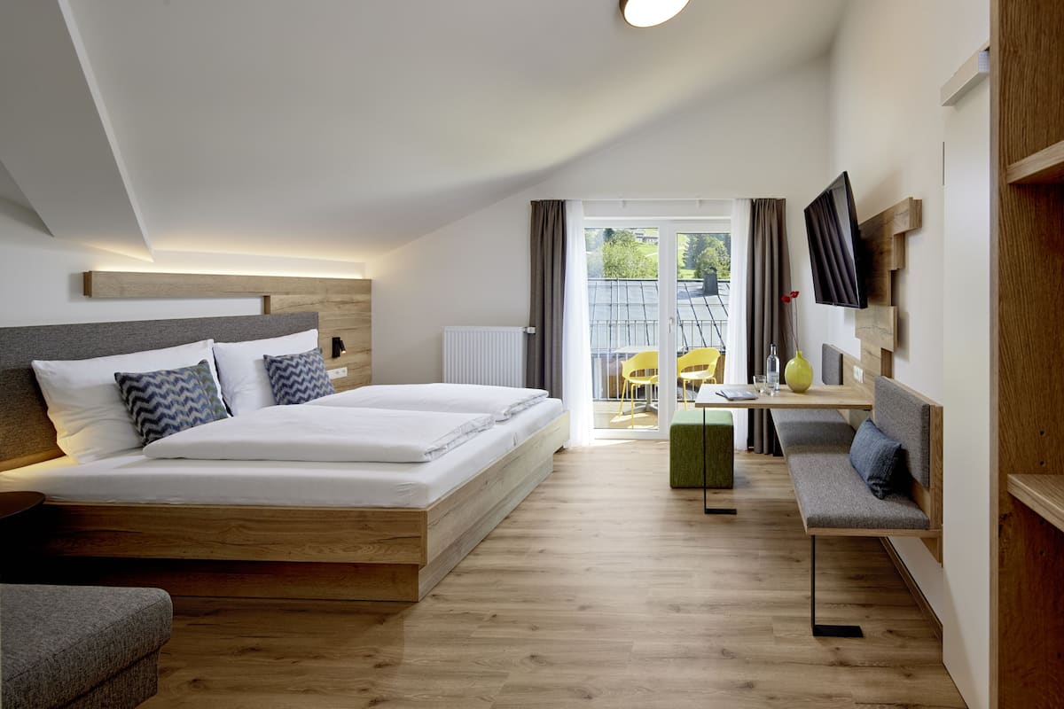 Comfort Room, Mountain View | Hypo-allergenic bedding, in-room safe, individually decorated