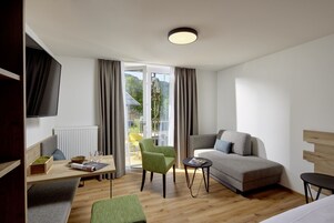 Comfort Room | Hypo-allergenic bedding, in-room safe, individually decorated