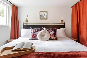 1 bedroom, desk, iron/ironing board, WiFi - Mic Drop by Minty Living (Atlanta)