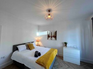 3 bedrooms, iron/ironing board, WiFi, bed sheets - 74 Ashby House 3 bed townhouse (Scunthorpe)