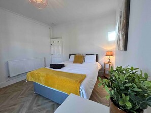 3 Schlafzimmer, Bügeleisen/Bügelbrett, WLAN, Bettwäsche