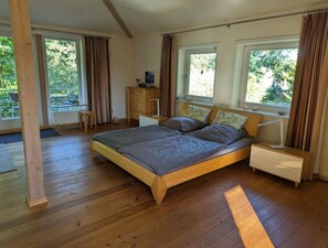 1 bedroom, iron/ironing board, travel cot, free WiFi