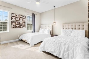 5 habitaciones, tabla de planchar con plancha, wifi y ropa de cama 