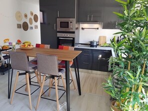Dining - BeSetubal MandM House (Setúbal)