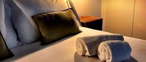 1 Schlafzimmer, Schreibtisch, BĂŒgeleisen/BĂŒgelbrett, Reisekinderbett