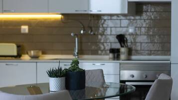 Fridge, microwave, oven, stovetop