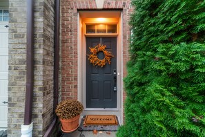 Exterior detail - Mins to Annap; Luxury Townhome (Arnold)