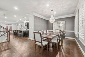 Dining - Mins to Annap; Luxury Townhome (Arnold)